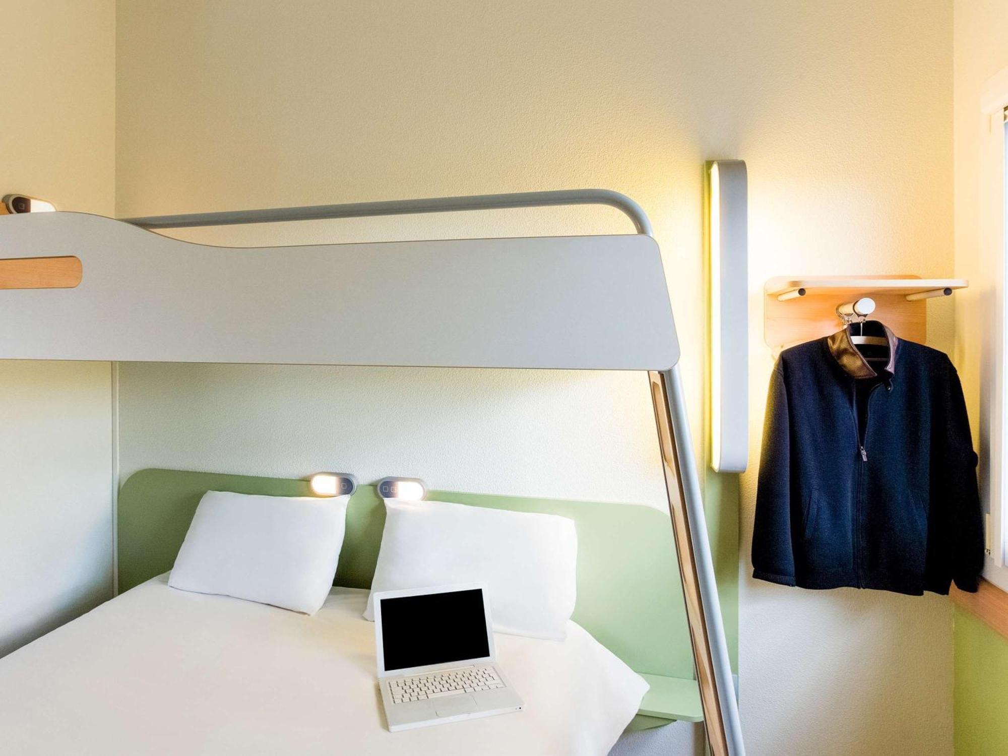 Ibis Budget Courbevoie Paris La Defense Exterior photo