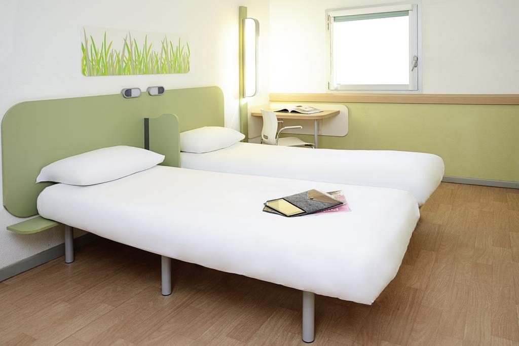 Ibis Budget Courbevoie Paris La Defense Room photo
