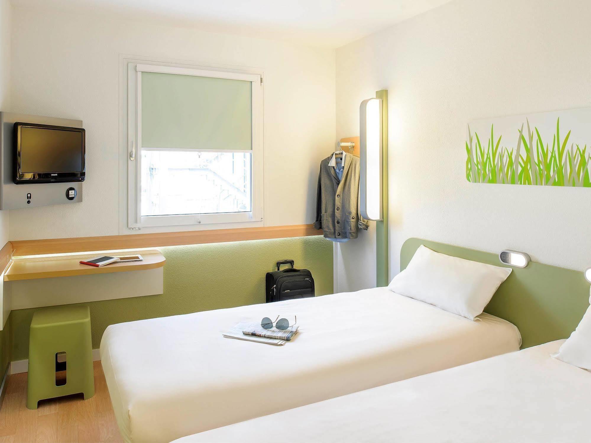 Ibis Budget Courbevoie Paris La Defense Exterior photo