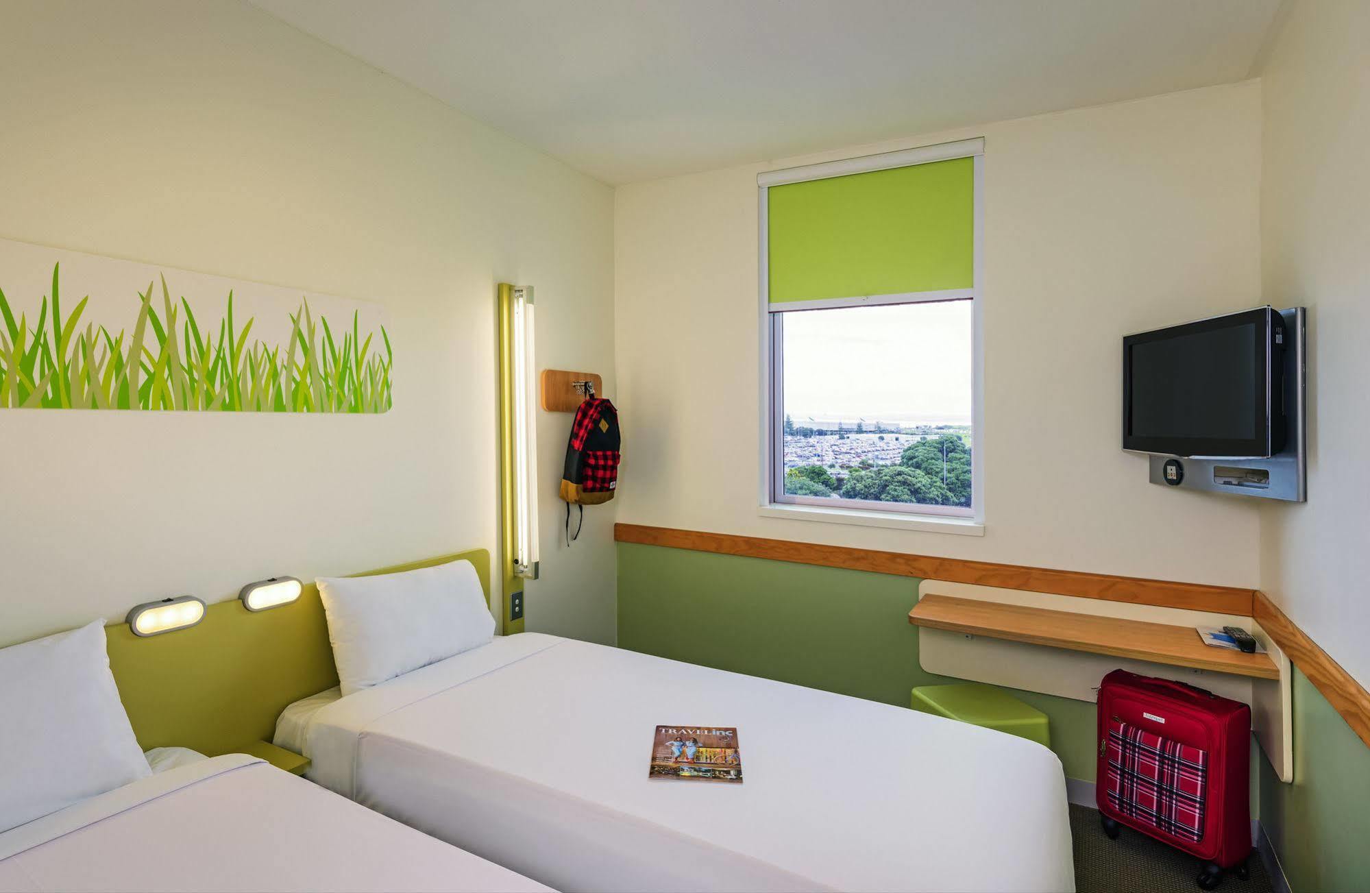 Ibis Budget Courbevoie Paris La Defense Exterior photo